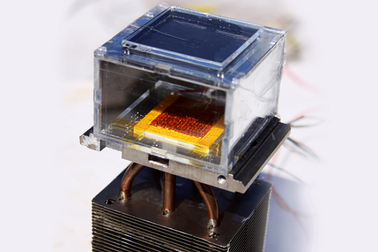 Sản xuất nước uống từ không khí khô chỉ sử dụng ánh sáng mặt trời