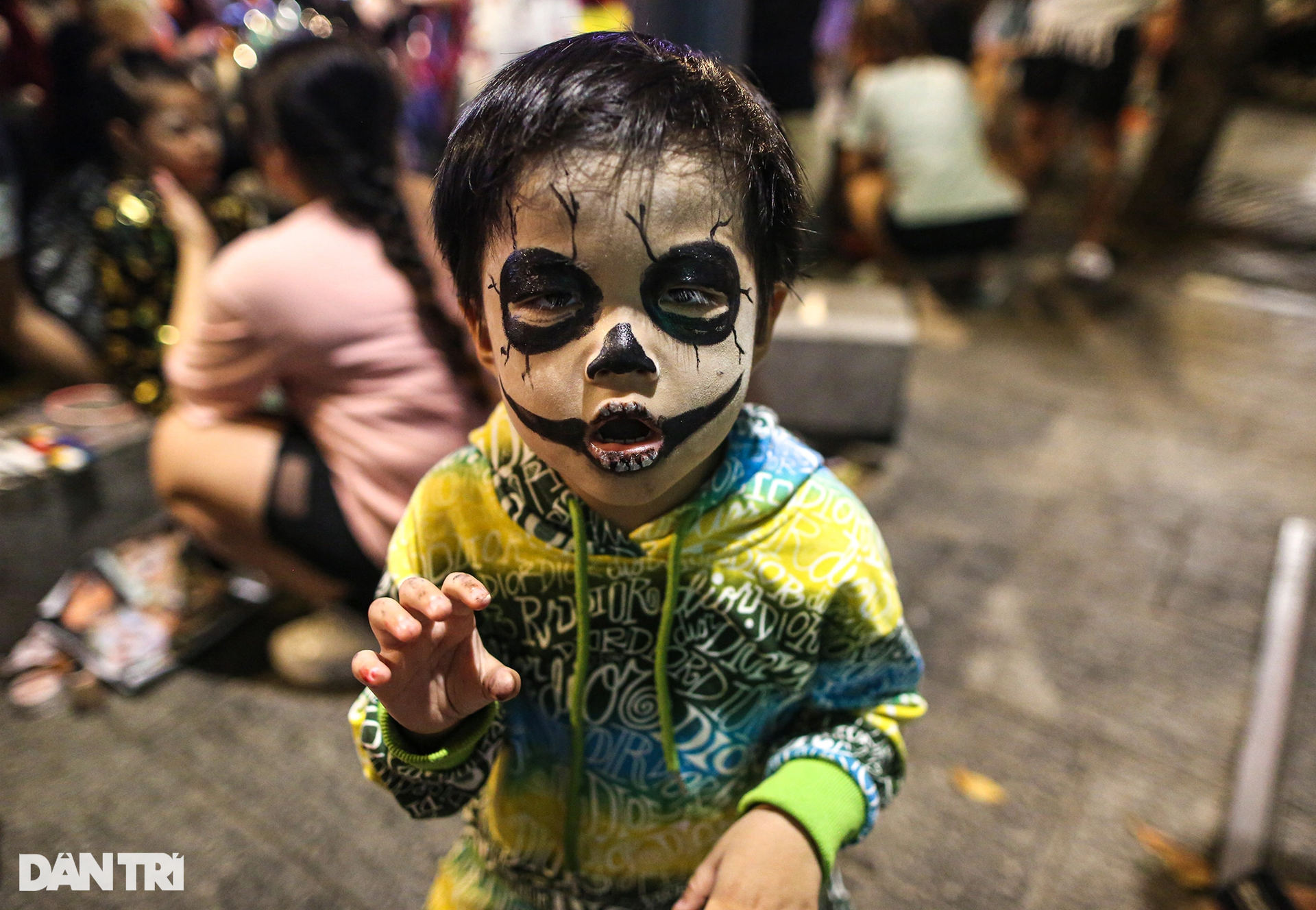 Ma quỷ dạo chơi khắp trung tâm TPHCM trong đêm Halloween - 15 Ma quỷ dạo chơi khắp trung tâm TPHCM trong đêm Halloween - 15