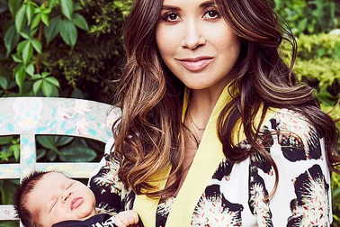 MC hoa hậu thế giới hé lộ ảnh con trai mới chào đời