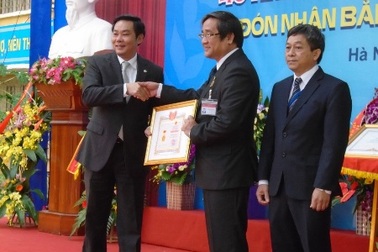 Trường CĐ Nghề Công nghiệp Hà Nội đón nhận bằng khen của Thủ tướng