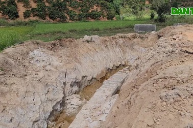 Lạ lùng kênh thủy lợi "độn thổ" ở xã nghèo nhất tỉnh Đắk Nông