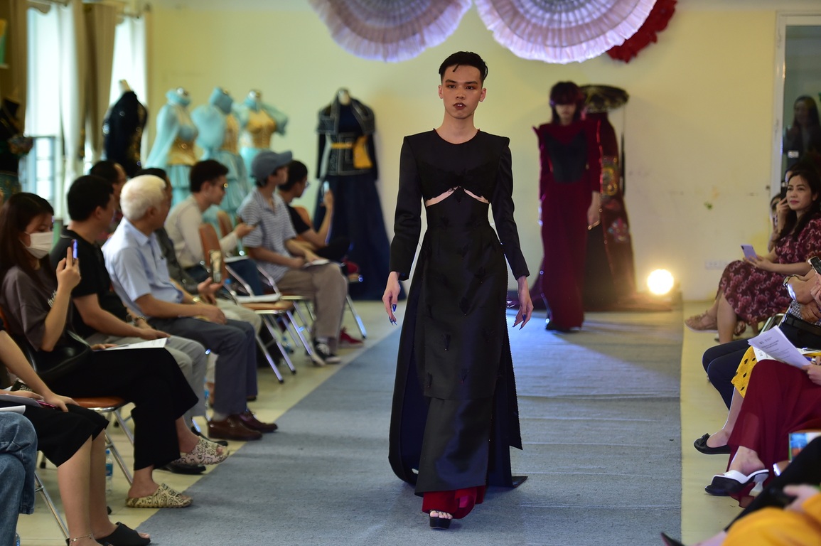 Màn trình diễn thời trang phi giới tính do sinh viên Hà Nội thiết kế - 2