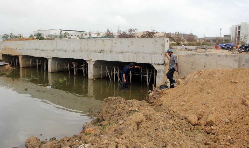 Phú Yên: Liên công trình gây ngập úng, nguy cơ mất “chén cơm” của hàng trăm hộ dân - 6 Phú Yên: Liên công trình gây ngập úng, nguy cơ mất “chén cơm” của hàng trăm hộ dân - 6