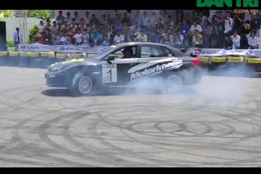 Xem trình diễn kỹ năng lái xe tại Saigon Autotech