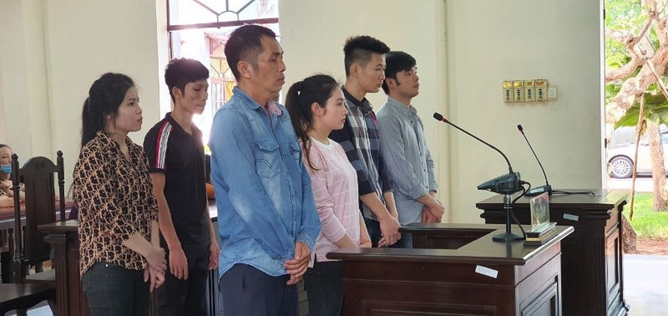 Lập nhóm kín trên mạng để tổ chức mua bán dâm liên tỉnh - 1 Lập nhóm kín trên mạng để tổ chức mua bán dâm liên tỉnh - 1