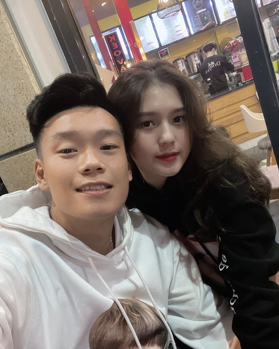 Cận cảnh nhan sắc xinh như mộng của bạn gái cầu thủ Thành Chung - 1 Cận cảnh nhan sắc xinh như mộng của bạn gái cầu thủ Thành Chung - 1