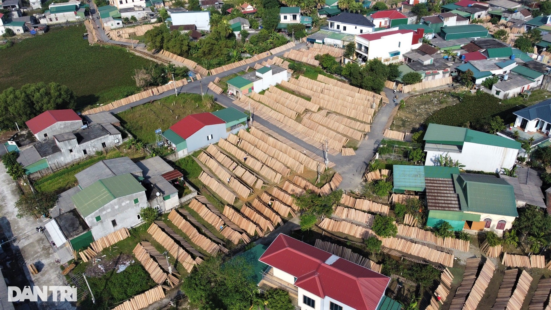 Cả làng tất bật đêm ngày làm hàng vạn chiếc bánh phục vụ Tết - 1 Cả làng tất bật đêm ngày làm hàng vạn chiếc bánh phục vụ Tết - 1