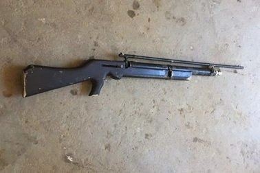 Súng cướp cò, bé gái 4 tuổi tử vong thương tâm