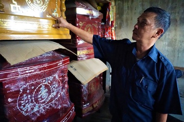 Ông Thắng "bao đồng" lấy đất dưỡng già chôn cất người dưng