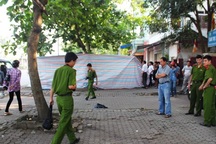 Phát hiện xác người đàn ông bị đâm chết trên phố