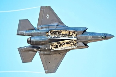 Chiến đấu cơ tàng hình F-35 có thể là một cấu phần của Bộ ba Hạt nhân Mỹ