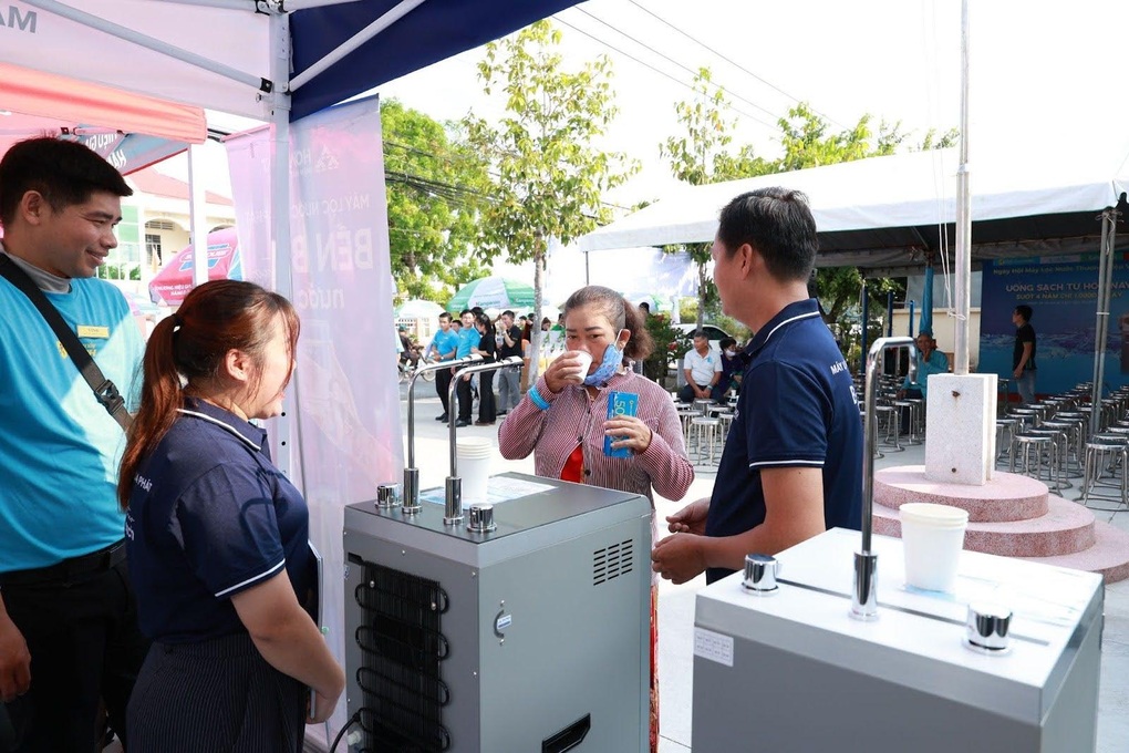 Điện máy Xanh mang máy lọc nước về tận nơi cho bà con - 2 Điện máy Xanh mang máy lọc nước về tận nơi cho bà con - 2
