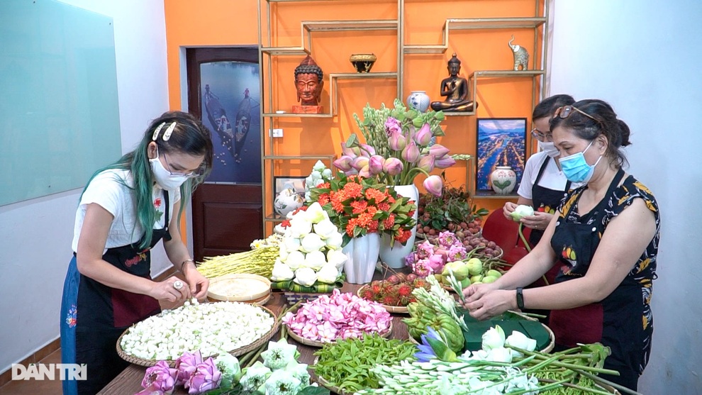Dịch vụ giao mâm cúng Tết Đoan Ngọ đắt như tôm tươi, khách gọi cháy máy - 9 Dịch vụ giao mâm cúng Tết Đoan Ngọ đắt như tôm tươi, khách gọi cháy máy - 9
