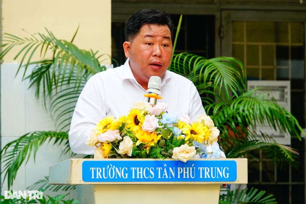 Báo Dân trí trao 411 thẻ bảo hiểm y tế tới học sinh khó khăn huyện Củ Chi - 6 Báo Dân trí trao 411 thẻ bảo hiểm y tế tới học sinh khó khăn huyện Củ Chi - 6