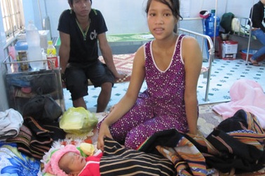 Cứu sống một sản phụ bị lộn lòng tử cung