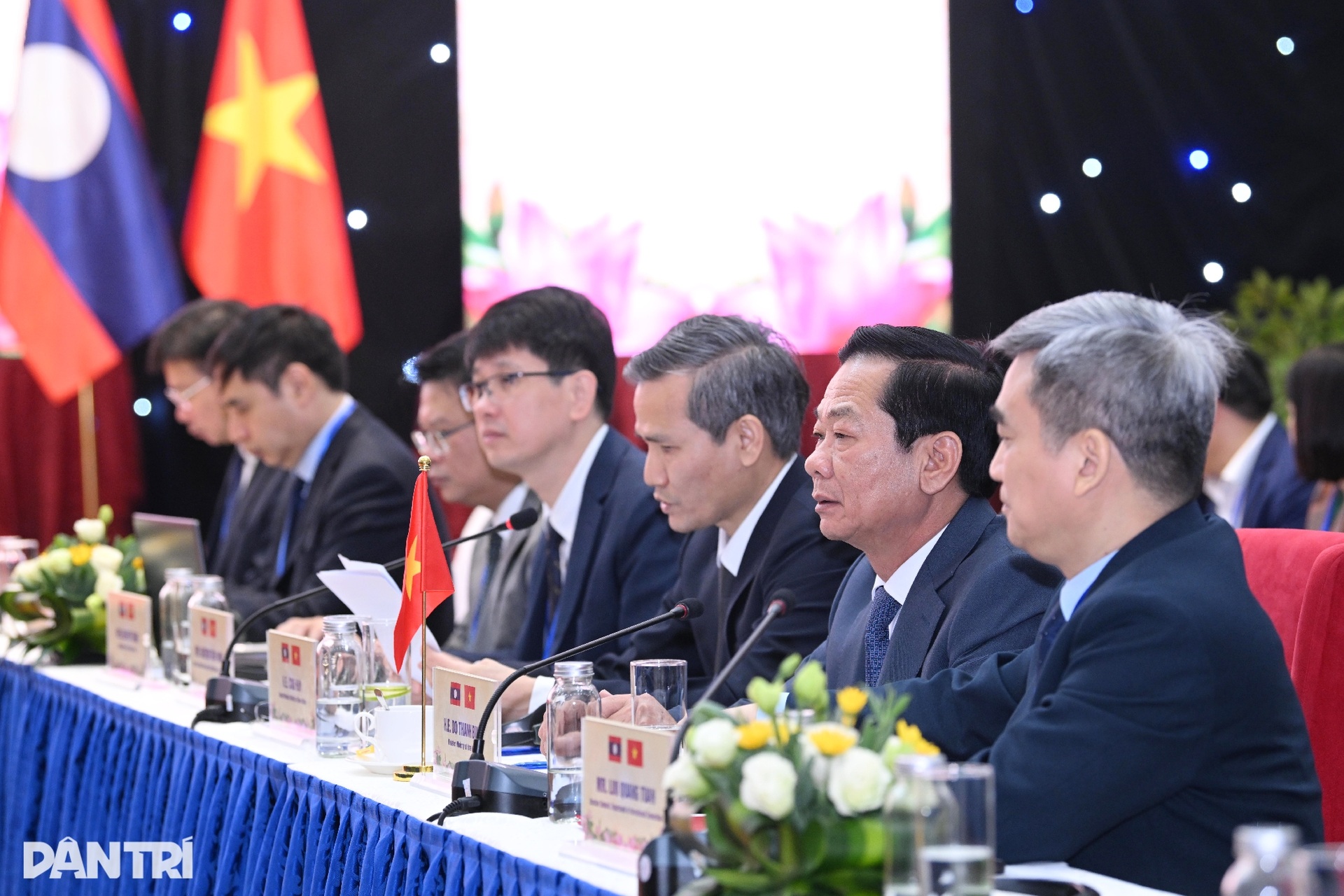 Überblick über die 9. und 10. Konferenz der Arbeitsminister Vietnams und Laos Toàn cảnh Hội nghị Bộ trưởng Lao động Việt Nam - Lào lần thứ 9 - 10