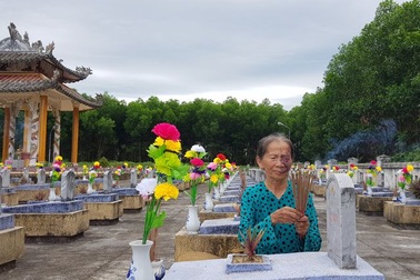 “Còn sống được ngày nào, tui sẽ chăm sóc mộ phần liệt sĩ chu đáo”