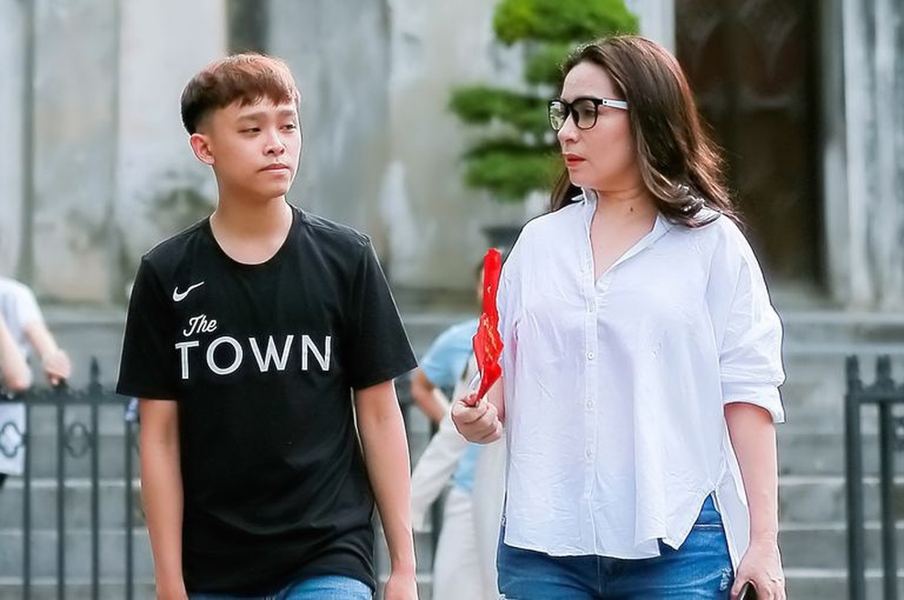Phi Nhung cần minh bạch thu chi với Hồ Văn Cường, muộn còn hơn không! - 1 Phi Nhung cần minh bạch thu chi với Hồ Văn Cường, muộn còn hơn không! - 1