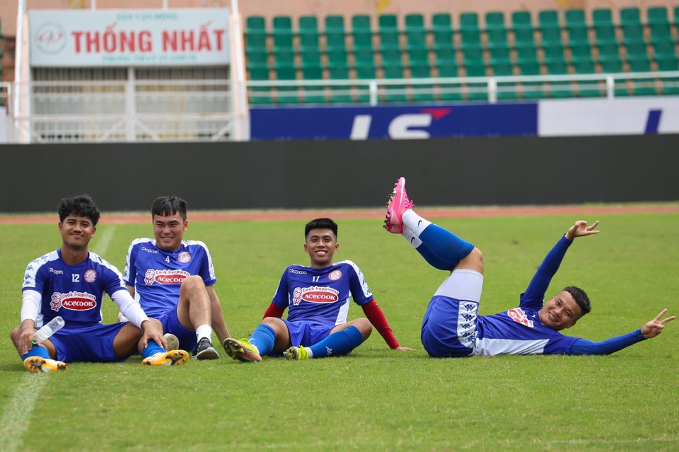 Công Phượng tập buổi cuối cùng với CLB TPHCM - 6 Công Phượng tập buổi cuối cùng với CLB TPHCM - 6