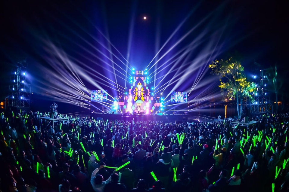 Gần 20 nghìn cư dân Ecopark mãn nhãn cùng đại tiệc countdown hoành tráng - 4 Gần 20 nghìn cư dân Ecopark mãn nhãn cùng đại tiệc countdown hoành tráng - 4