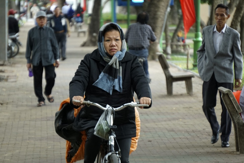 Không khí lạnh bao trùm miền Bắc, Hà Nội trời rét - 1