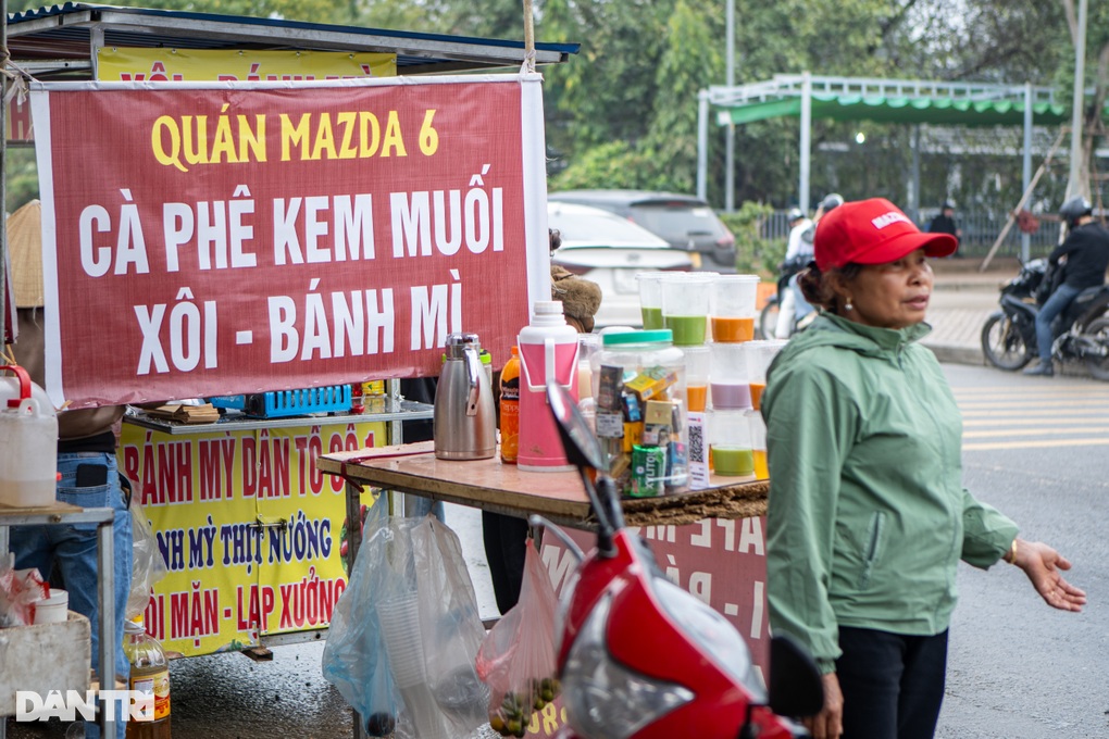Chủ quán chạy Mazda 6 đi bán xôi vì đam mê, đón 1.000 lượt khách/ngày - 2 Chủ quán chạy Mazda 6 đi bán xôi vì đam mê, đón 1.000 lượt khách/ngày - 2