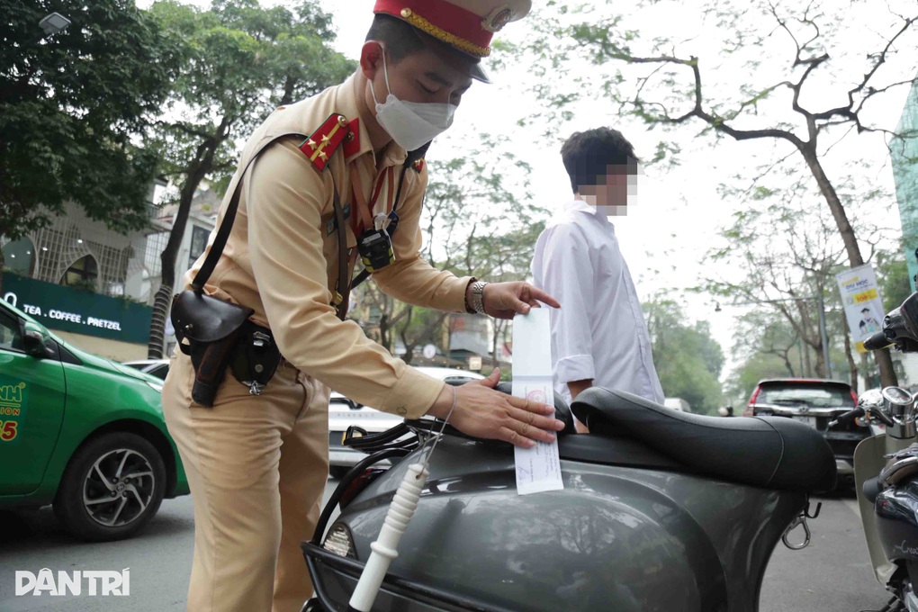 CSGT Hà Nội xử phạt nhiều học sinh vi phạm giao thông - 6 CSGT Hà Nội xử phạt nhiều học sinh vi phạm giao thông - 6