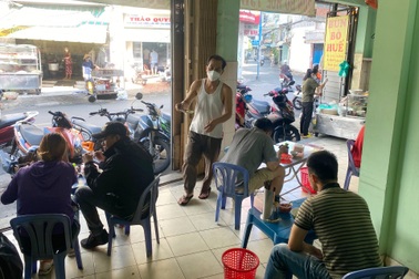 Quán ăn ở TPHCM "hốt bạc" trong ngày đầu tiên bán tại chỗ