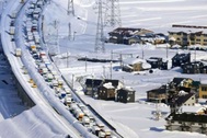 Kinh hoàng tắc đường 15km ở Nhật Bản khiến hơn 1.000 ô tô "chôn chân" trong tuyết