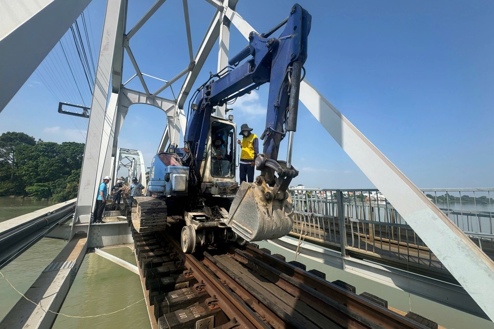 Khởi tố vụ án sà lan tông cầu Ghềnh ở Đồng Nai - 1