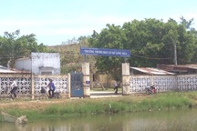 Hàng chục học sinh bị ngộ độc thuốc diệt cỏ