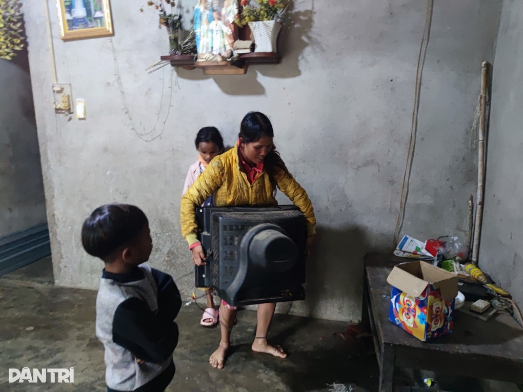 Gia Lai, Kon Tum khẩn trương sơ tán người dân vùng nguy cơ sạt lở - 3 Gia Lai, Kon Tum khẩn trương sơ tán người dân vùng nguy cơ sạt lở - 3