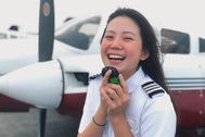 Nữ sinh bỏ bằng kiến trúc, theo đuổi nghề phi công với học phí 4,6 tỷ đồng