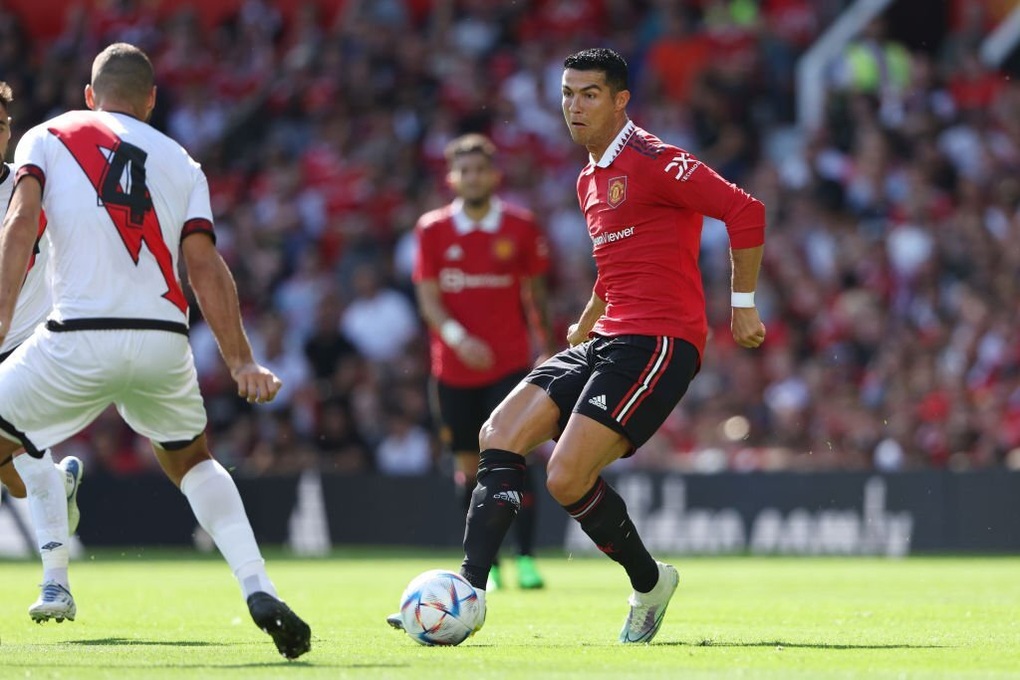 HLV Ten Hag không hài lòng với hành động của Ronaldo - 1 HLV Ten Hag không hài lòng với hành động của Ronaldo - 1