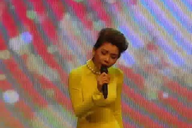 Câu chuyện đầu năm, Xuân yêu thương, Cánh thiệp đầu xuân, với tiếng hát của các "ca sĩ" đoạt giải cao Hội thi Hát cùng Bolero tỉnh Bạc Liêu năm 2016.