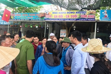 Chủ tịch tỉnh Quảng Bình chỉ đạo “nóng” vụ nhà hàng “chặt chém” du khách!