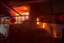 Dập tắt vụ cháy tại cơ sở sản xuất nến ở Đà Nẵng