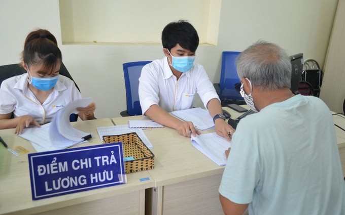 Từ ngày 14/8/2023 sẽ hi trả lương hưu, trợ cấp BHXH theo mức mới. Ảnh minh họa