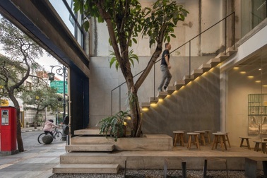 Quán cà phê nửa kín nửa hở, không gian thiết kế đẹp lạ "hút" khách check-in