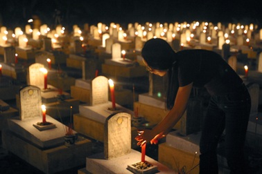 “Thắp nến tri ân” các anh hùng liệt sĩ