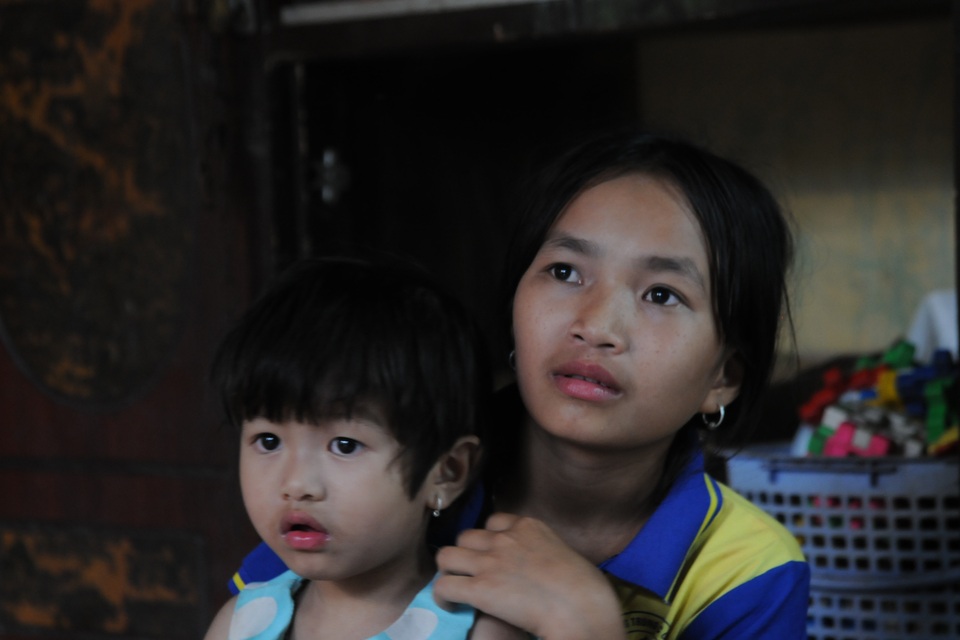 Người mẹ ung thư nghẹn ngào xin các nhà hảo tâm thương 3 đứa con thơ dại - 5 Người mẹ ung thư nghẹn ngào xin các nhà hảo tâm thương 3 đứa con thơ dại - 5