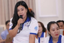 Nữ giáo viên nghẹn ngào khi bữa trưa của học trò chỉ có mèn mén và rau cải