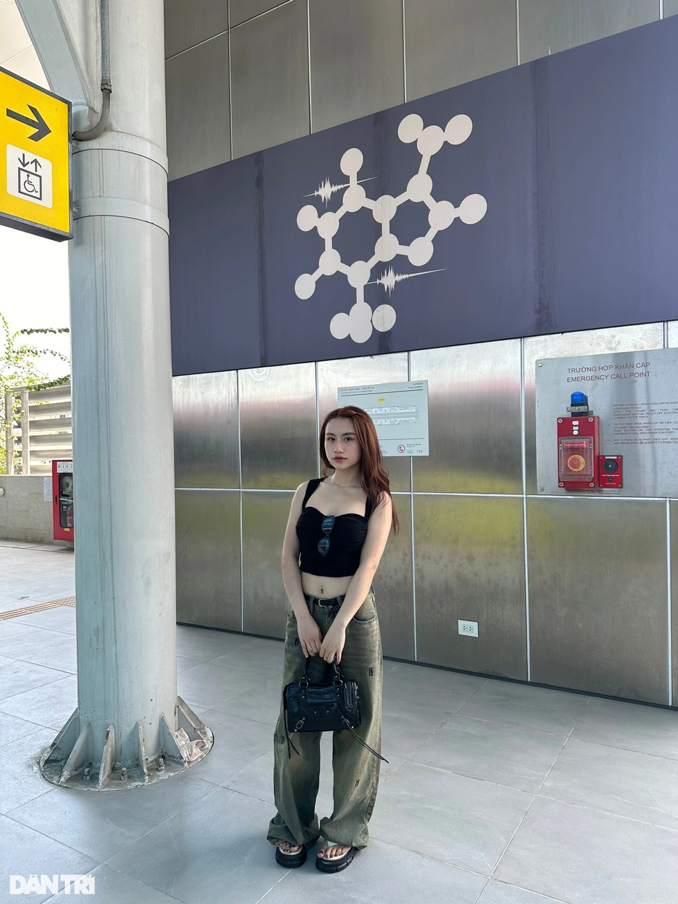 Nắng nóng giới trẻ Hà Nội vẫn đổ xô sống ảo ở tuyến tàu Nhổn - ga Hà Nội - 5