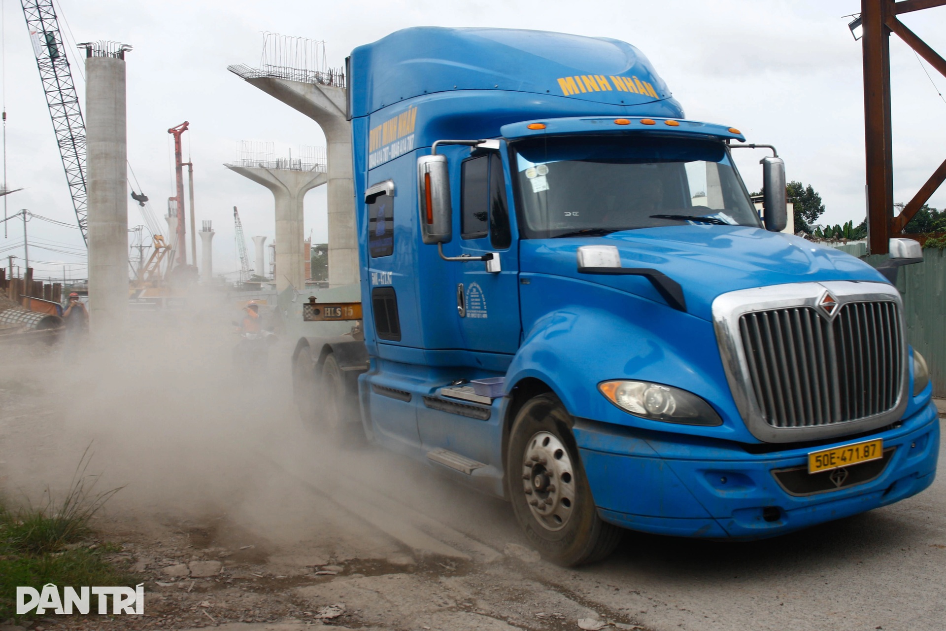 Người dân TPHCM “ngột thở” vì hơn một năm sống chung với bụi mù - 1