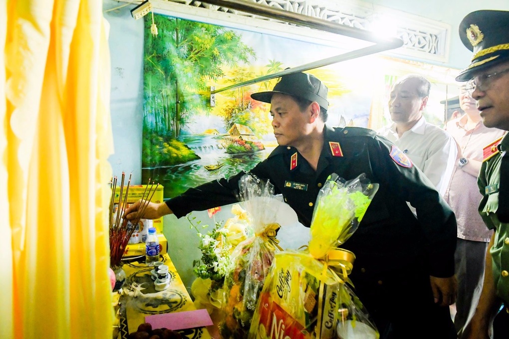 Đại tướng Tô Lâm thăm gia đình các liệt sĩ hy sinh tại Đắk Lắk - 2 Đại tướng Tô Lâm thăm gia đình các liệt sĩ hy sinh tại Đắk Lắk - 2