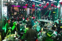 Đột kích quán bar lớn nhất Đà Lạt, phát hiện hơn 90 thanh niên phê ma tuý