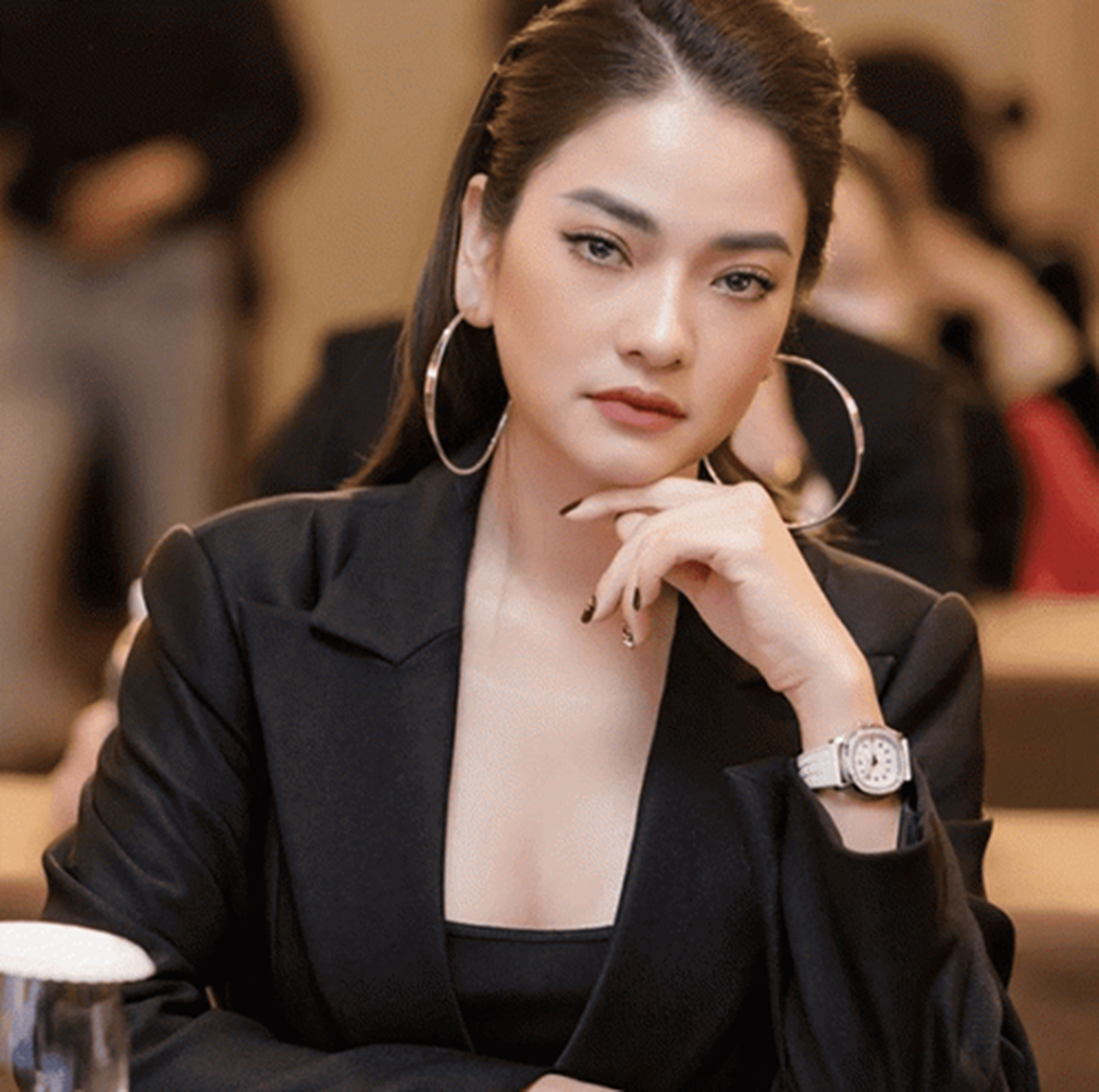 Thúy Hằng vợ cũ Việt Anh: Nhiều đàn ông không xem tôi là phụ nữ - 4 Thúy Hằng vợ cũ Việt Anh: Nhiều đàn ông không xem tôi là phụ nữ - 4