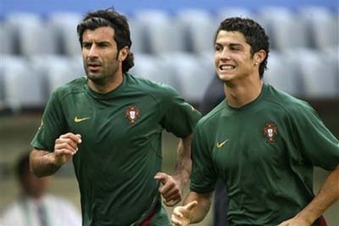 Luis Figo khuyên C.Ronaldo rời MU tới Real