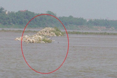 Liên tiếp có học sinh chết đuối tại bãi sông Hồng