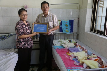 Công ty CP Dược phẩm Việt Nam tài trợ dinh dưỡng cho ca sinh 5